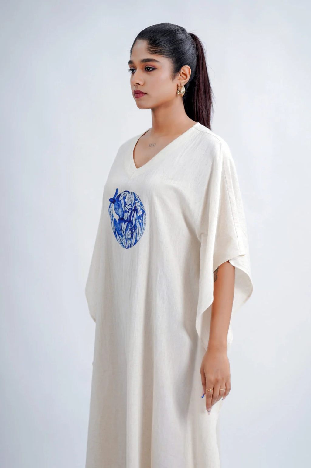 LINEN COTTON KAFTAN WITH RED MOON DEER MOTIF