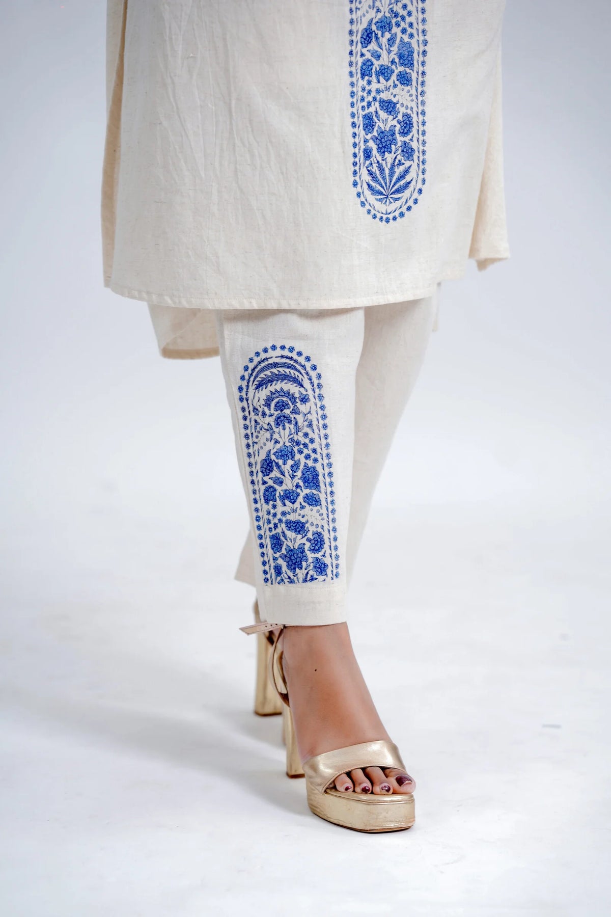 LINEN COTTON KURTA WITH INDIGO ARCH MOTIF